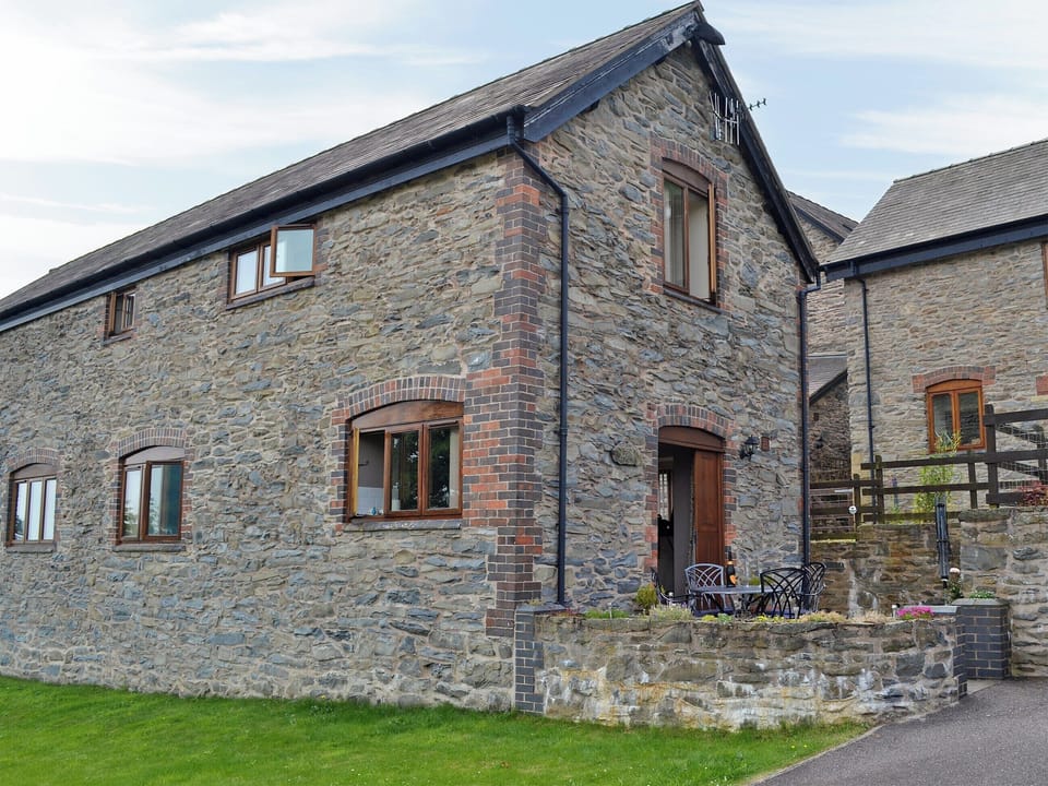 Wonderful semi-detached barn conversion | Bwthyn Clyd, Llangollen, near Wrexham