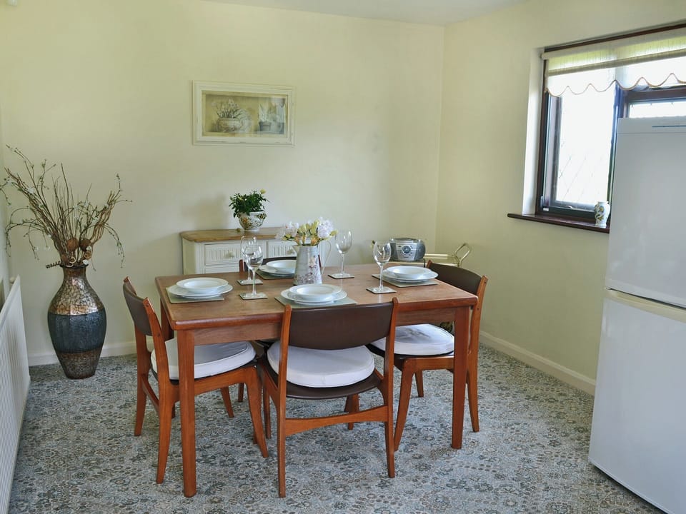 Well equipped kitchen/dining room | Pant Glas Mawr Cottage, Axton, near Holywell