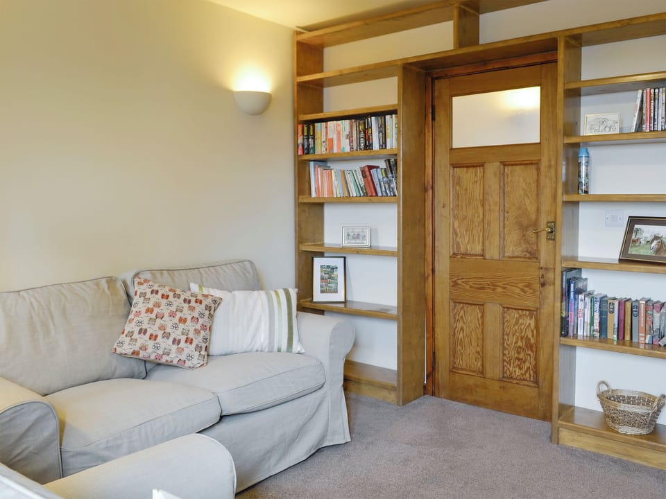 Welcoming living room | Ysgubor - Chwarel Goch Cottages, Tregarth, near Bangor