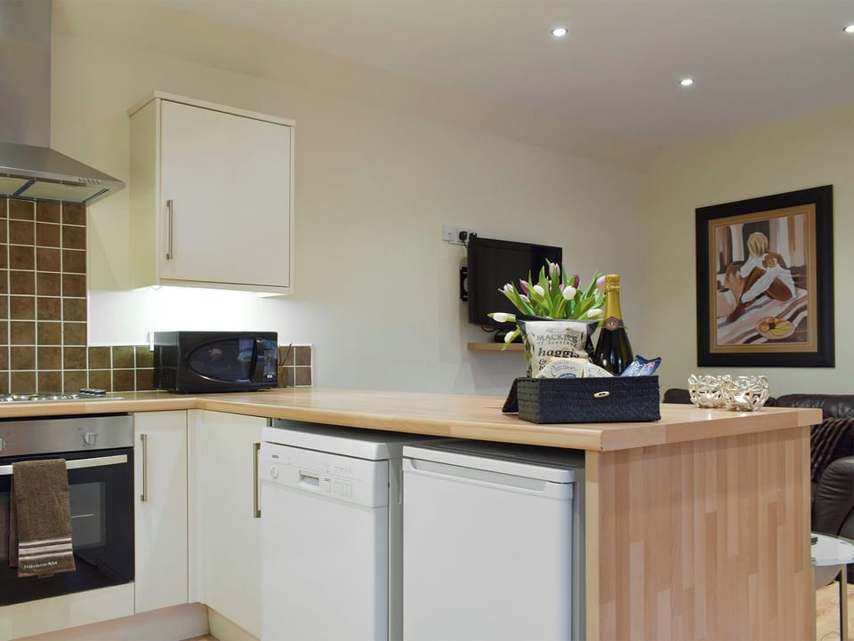Fully-appointed kitchen | Nether Cottage - Nether Kinneddar Lodge Cottages, Saline, near Dunfermline