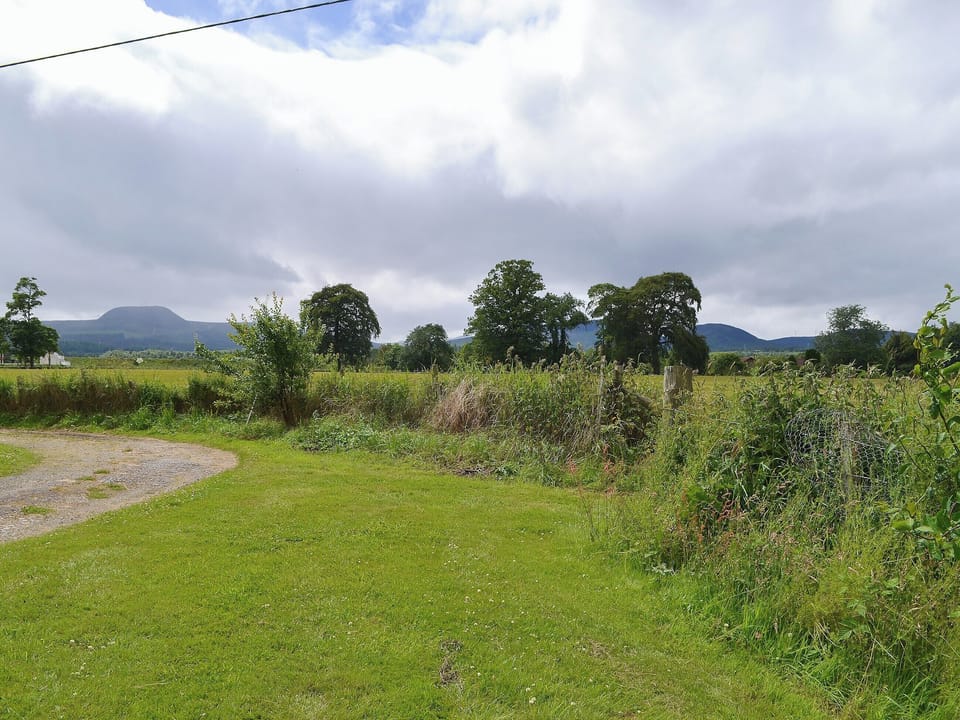Far-reaching views over the surrounding farmland | Glebe Cottage, Urray, near Dingwall