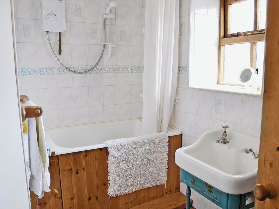 Bathroom | Cruck End, Crackenthorpe, Appleby