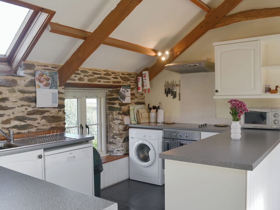 Well equipped kitchen | The Shippen, East Prawle
