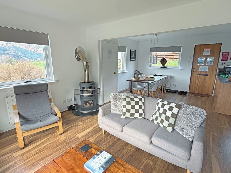 Spacious living and dining room | Rosdail, Inverinate, near Kyle