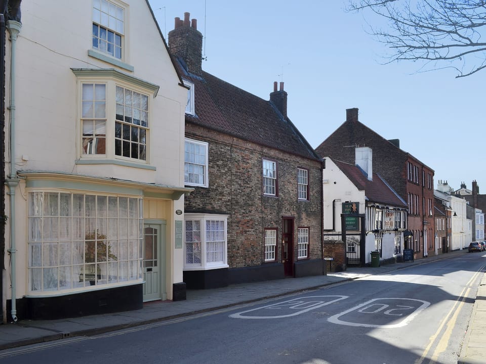 Lovely 17th century house in Bridlington | Nell&rsquo;s Cottage, Bridlington