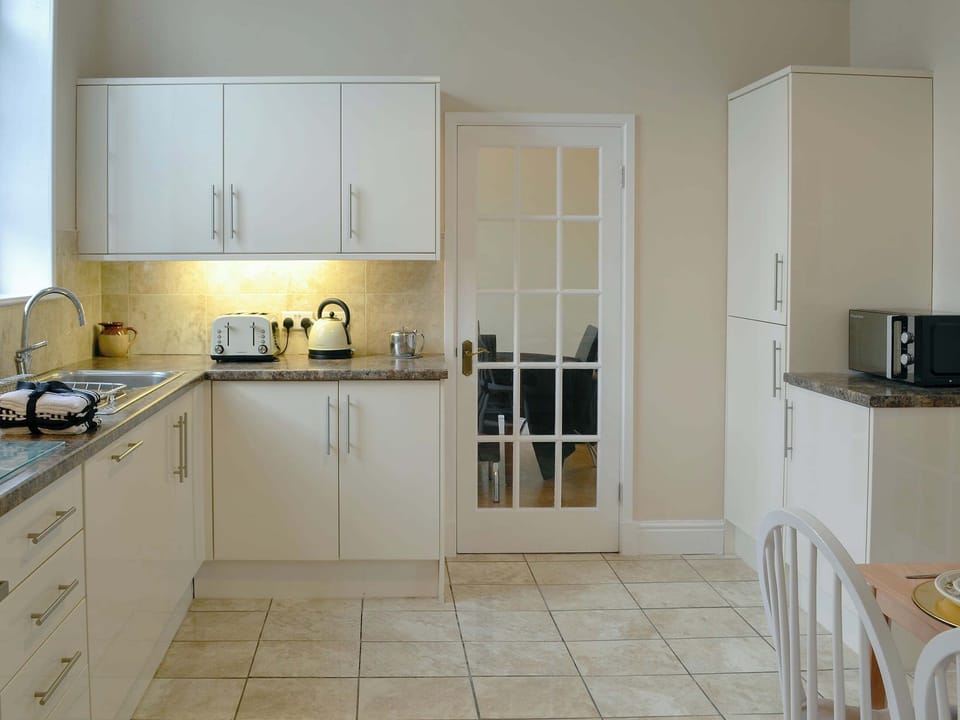 Well equipped kitchen | Yr Hen Fanc, Trawsfynydd, near Blaenau Ffestiniog