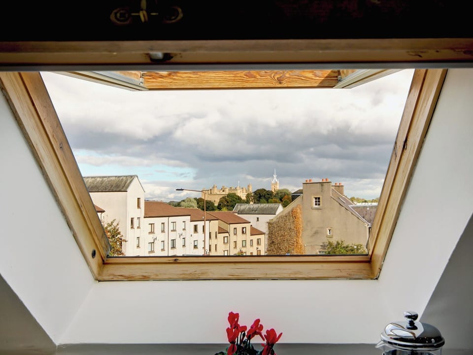 Superb views over the Royal Palace | Garden Cottage, Linlithgow, near Edinburgh