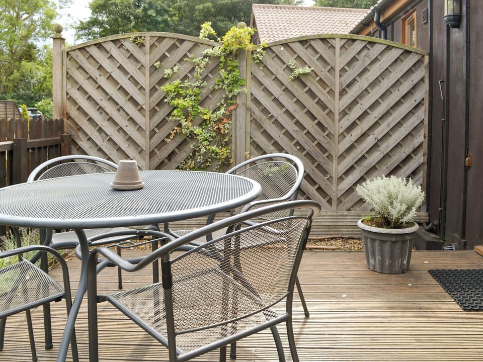 Enclosed patio area with outdoor furniture | Felgate - Thorpewood Cottages, Thorpe Market