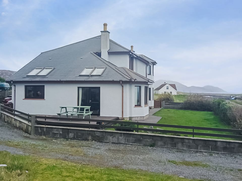 Exterior | Sealladh Lingeigh, East Kilbride, near Lochboisdale, South Uist