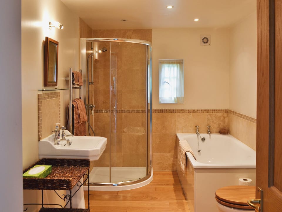 Well-appointed bathroom with separate shower cubicle | Westerton Lodge - Westerton, Crieff
