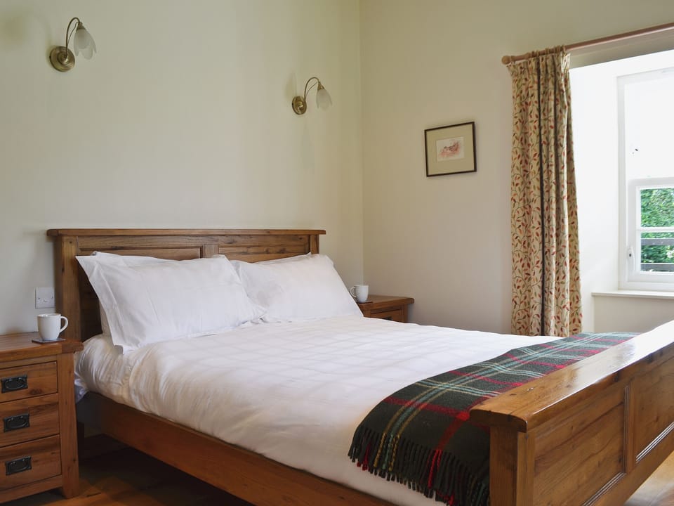 Double bedroom with 5ft bed | Westerton Lodge - Westerton, Crieff