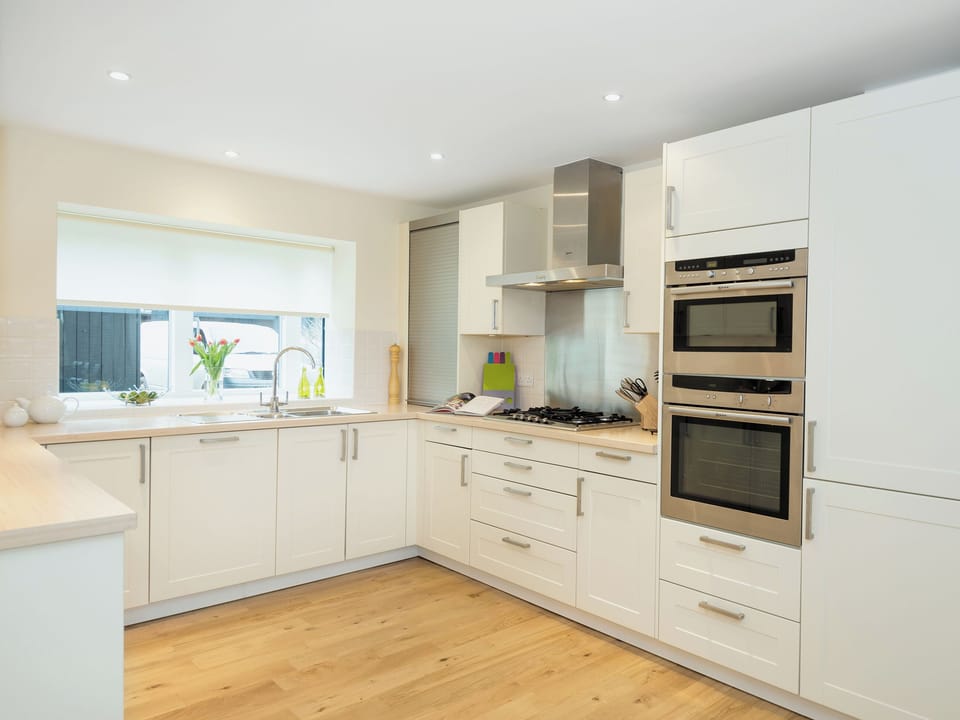 Modern, well equipped kitchen | Nuthatch, Cirencester