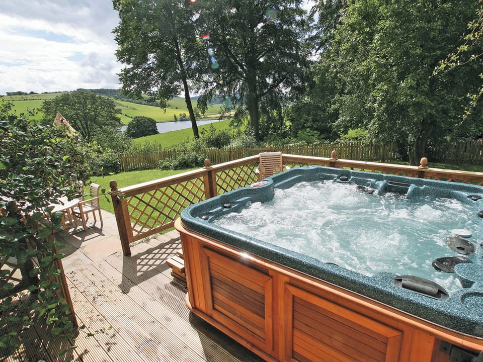Hot tub | Lochside Garden House, Town Yetholm, nr. Kelso