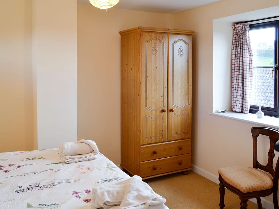 Double bedroom | The Old Haybarn, Knole