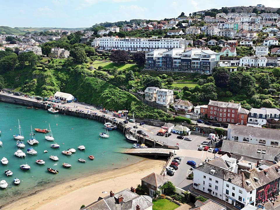 The Admiral House adjacent to the harbour and beach. | Fisher - The Admirals House, Ilfracombe
