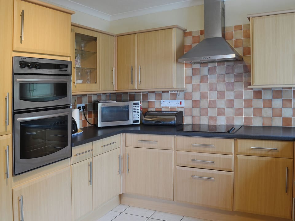 Lovely fitted kitchen | Rhandir-Mwyn, Pontllyfni, near Caernarfon