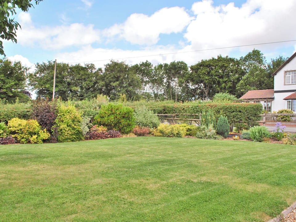 Garden and grounds | Bank Cottage, Rochford, Tenbury Wells