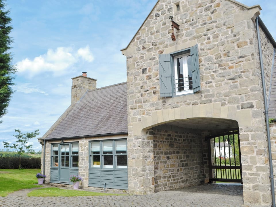 Exterior | Bitchfield Tower Cottages - The Gatehouse, Belsay