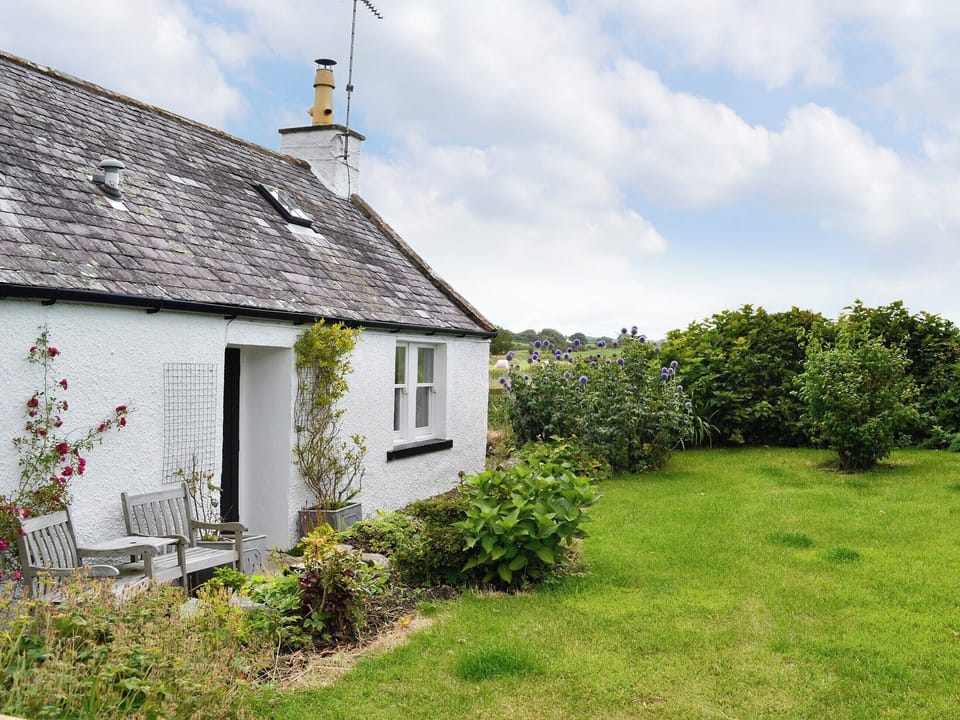 Stunning cottage with picturesque views | Gullieside Cottage, Kirkandrews, near Kirkcudbright