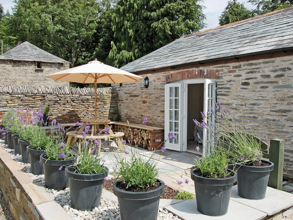 Sitting-out-area | Game Larder Cottage, Washaway, nr. Bodmin