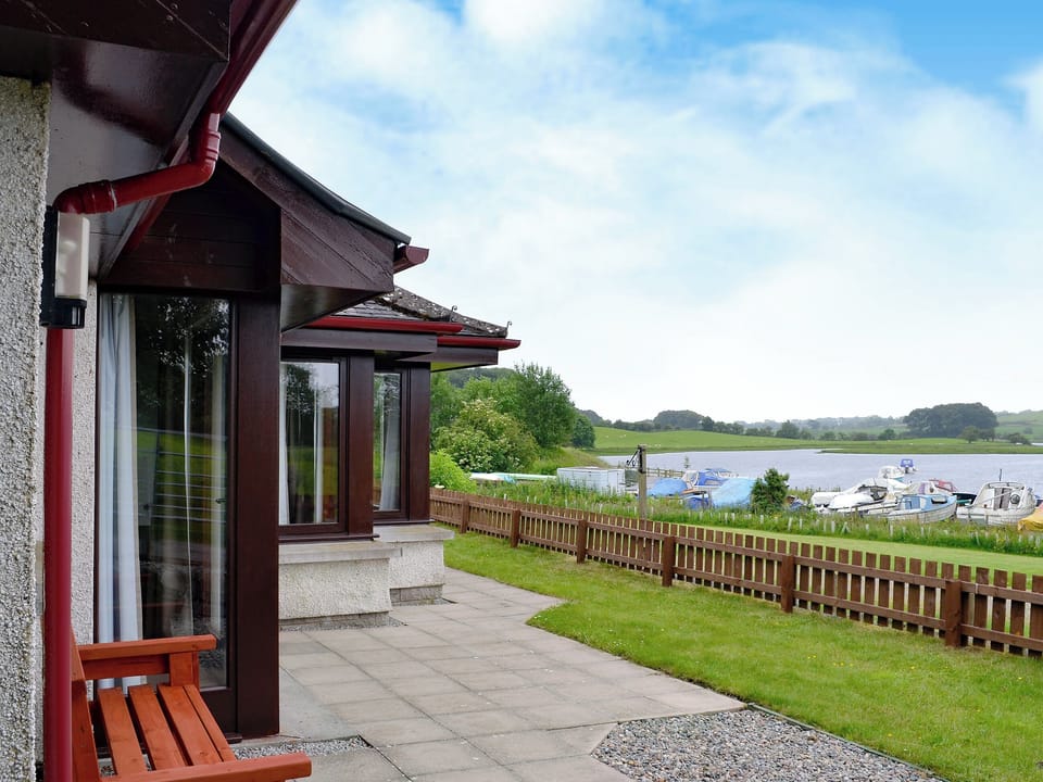 Holiday home on the shores of Loch Ken | Silver Dee, Crossmichael, near Castle Douglas