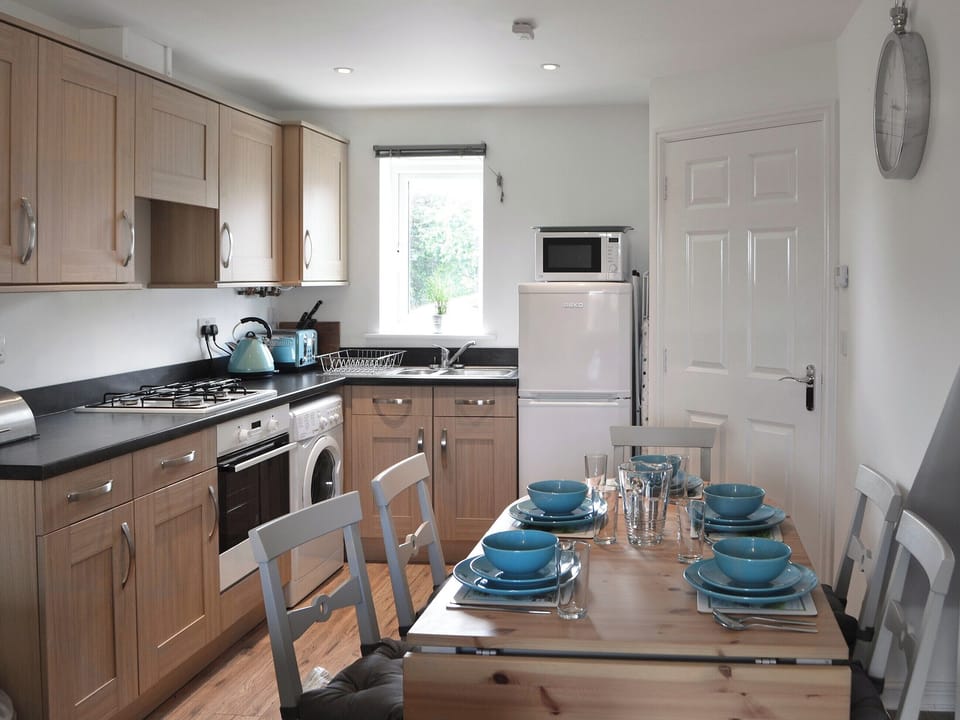 Well-equipped kitchen and dining room | Teal House, Amble
