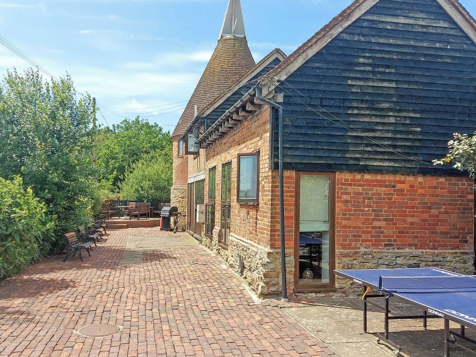 Exterior | Thornsdale Oast, Iden