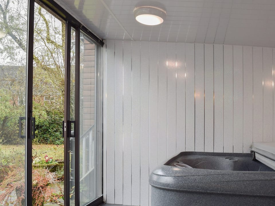 Relaxing hot tub | Springfields, Leek