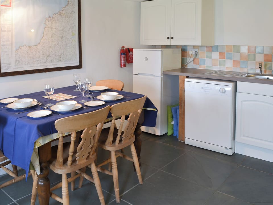 Delightful kitchen/diner with tiled floor | Culvada - Trebarwith Farm Cottages, Trebarwith, Delabole
