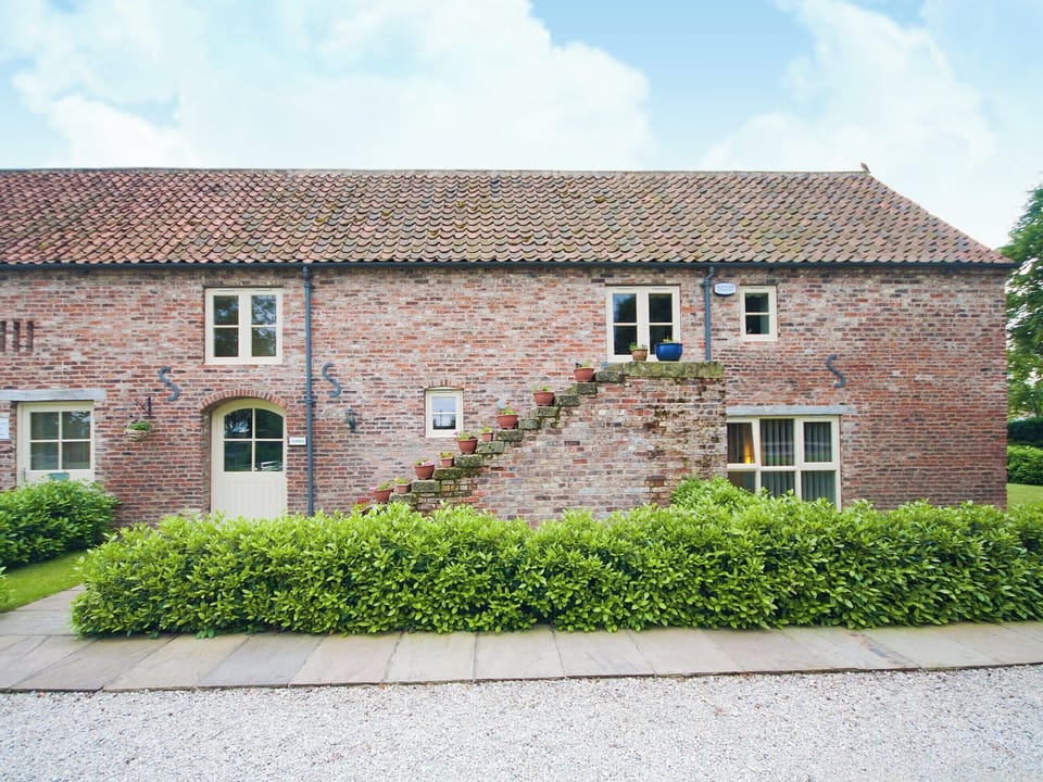 Exterior | Woldsend Holiday Cottages: Granary Cottage, Rillington