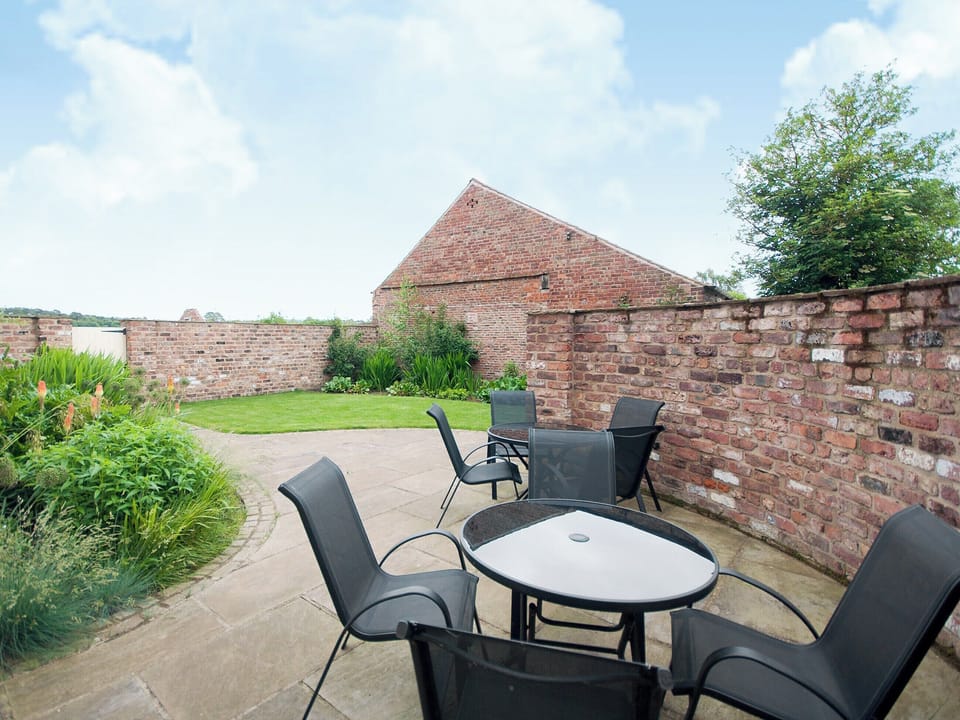 Sitting-out-area | Woldsend Holiday Cottages: Granary Cottage, Rillington