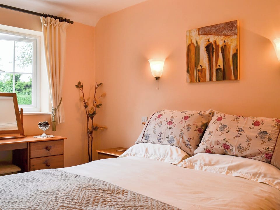 Warm and inviting double bedroom | The Old Stable, Southrey, near Lincoln