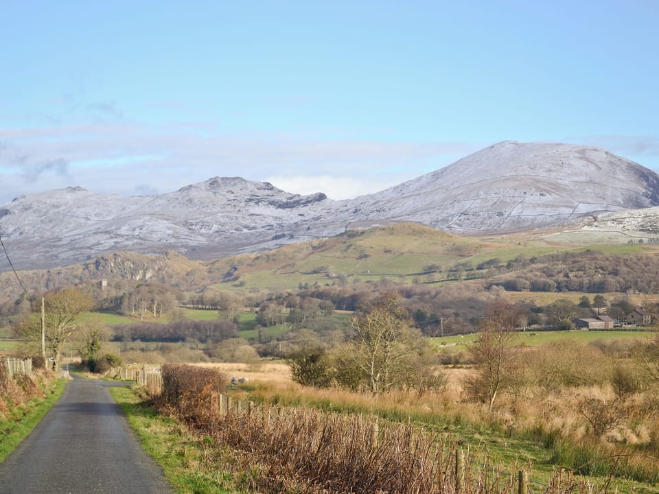 Breathtaking surrounding area | Kris Kin - Ymwlch Barns, Ymwlch, near Porthmadog