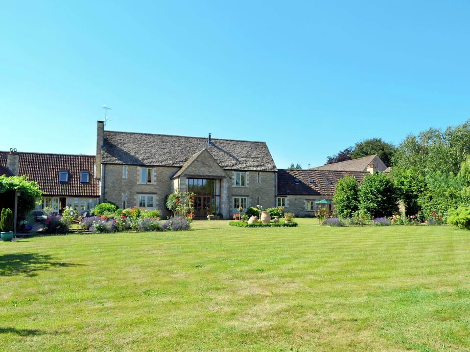 Garden and grounds | Manor Farm Barns - La Caleche, Tarlton, Cirencester