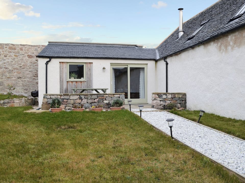 Delightful rural cottage set on the rugged Scottish coastline | The Byre - Rispond Estate, Rispond, near Durness