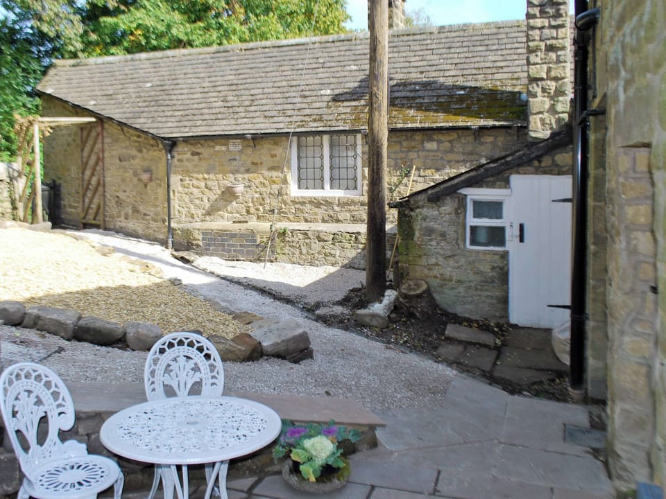 Sitting-out-area | Bank Cottage, Grindleford