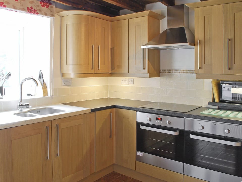 Wonderful fitted kitchen | Broadmeadows Farm, Butterton