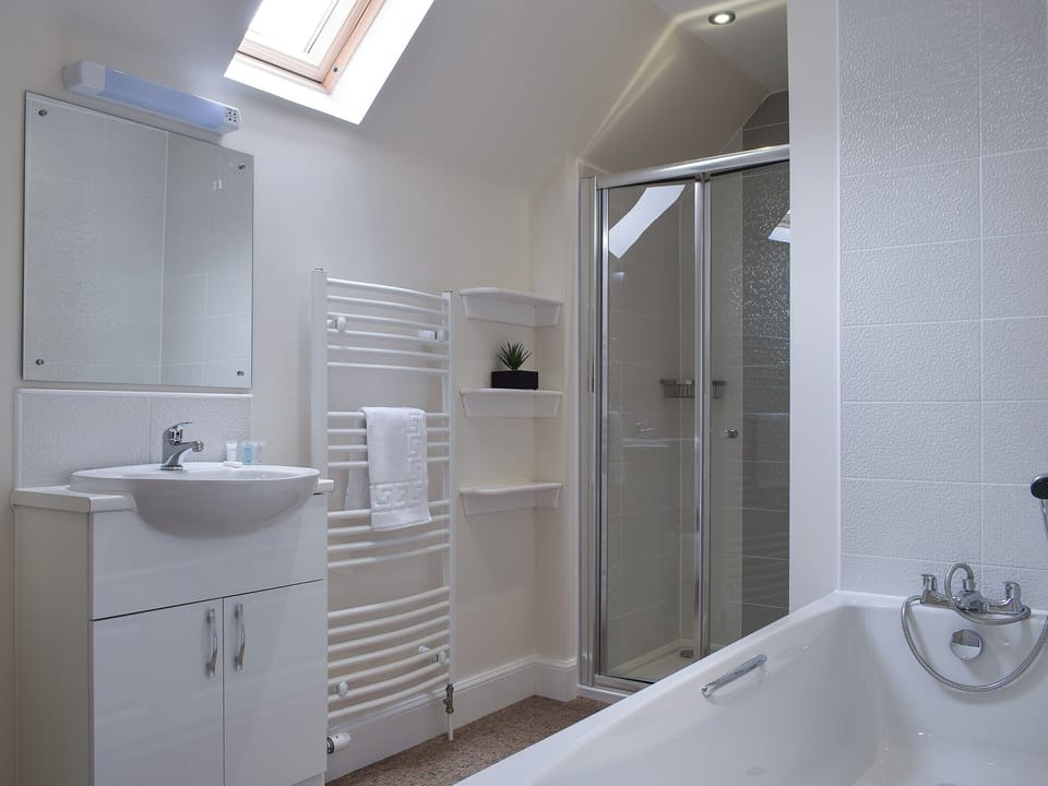 Bathroom | Can Duran - Duran Holiday Cottages, Killin