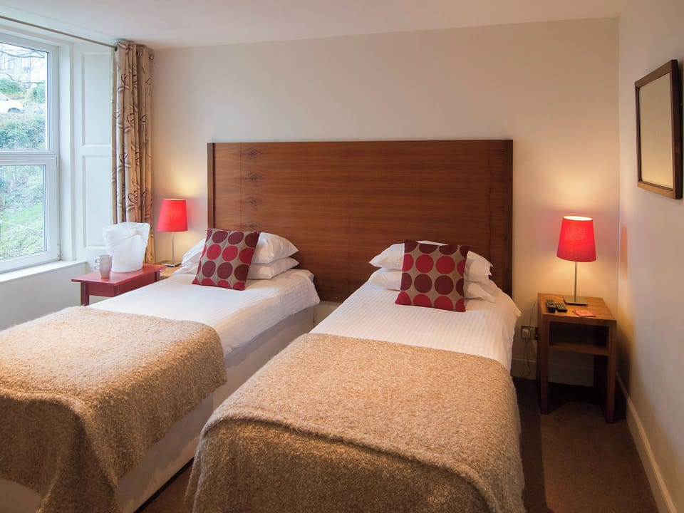 Lovely twin bedded room | Munro&rsquo;s, Rothesay, Isle of Bute