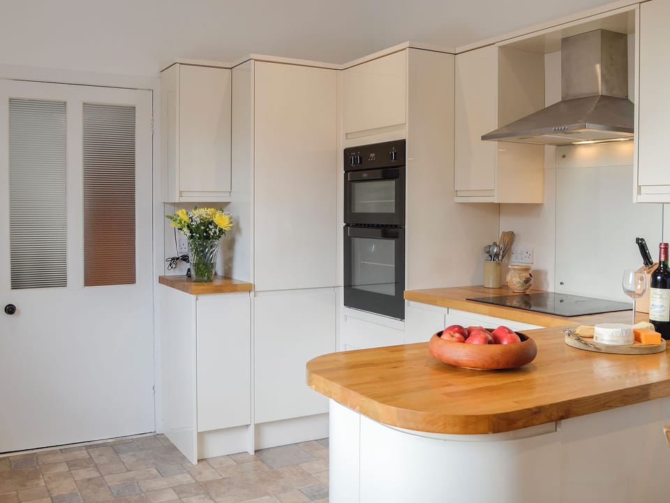 Well-equipped fitted kitchen | The Coach House, Alford