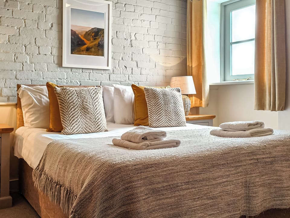 Double bedroom | Valley View Barn - Bradbourne, Bradbourne, near Ashbourne
