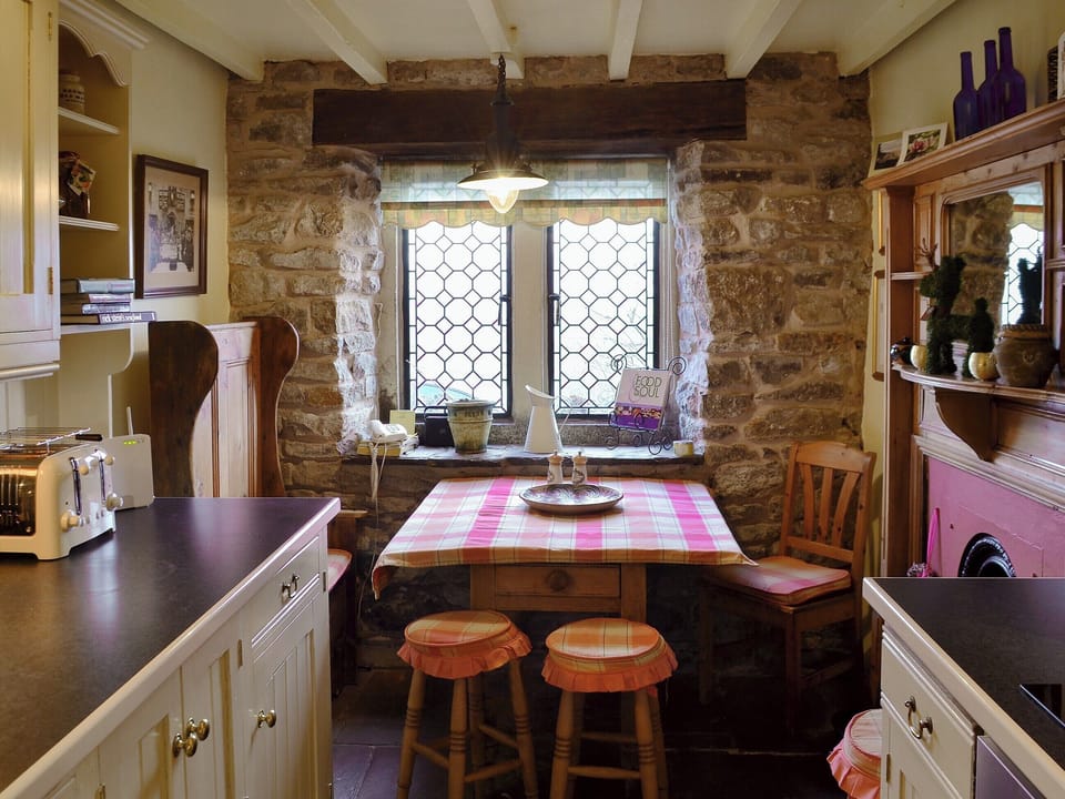 Quaint dining area | Mullions - Mullions and Mushroom Cottage, Castleton