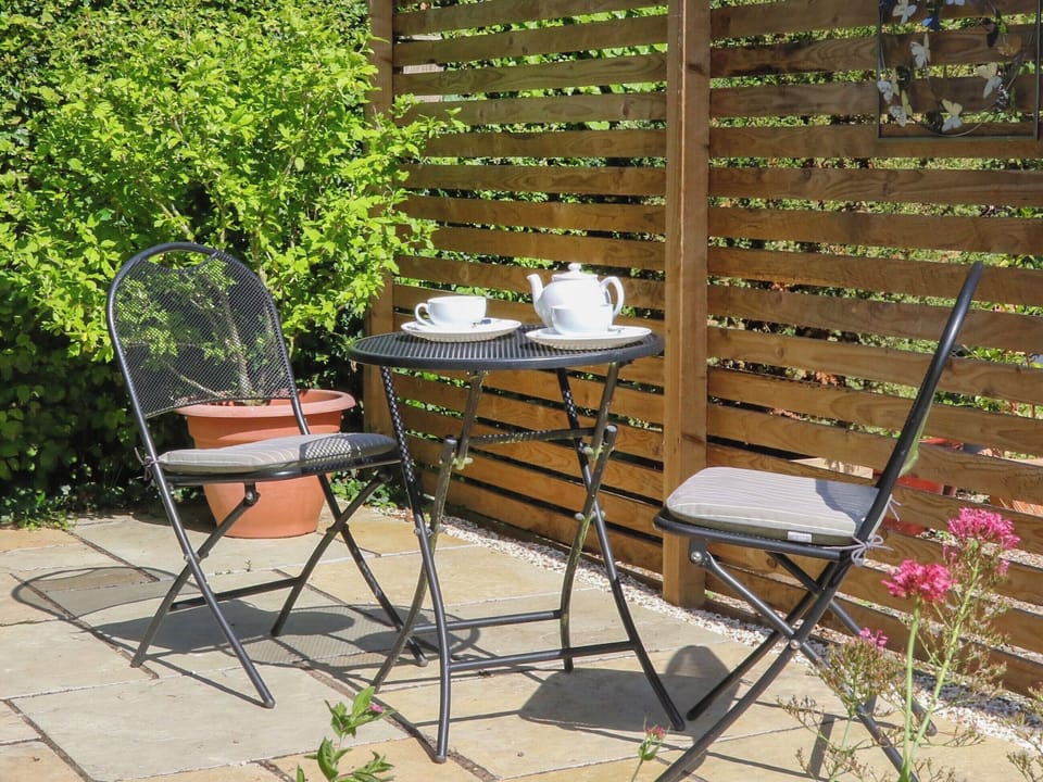 Sitting-out-area | The Byre, Bidford-on-Avon, near Alcester