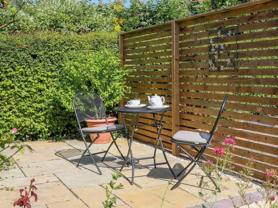 Sitting-out-area | The Byre, Bidford-on-Avon, near Alcester