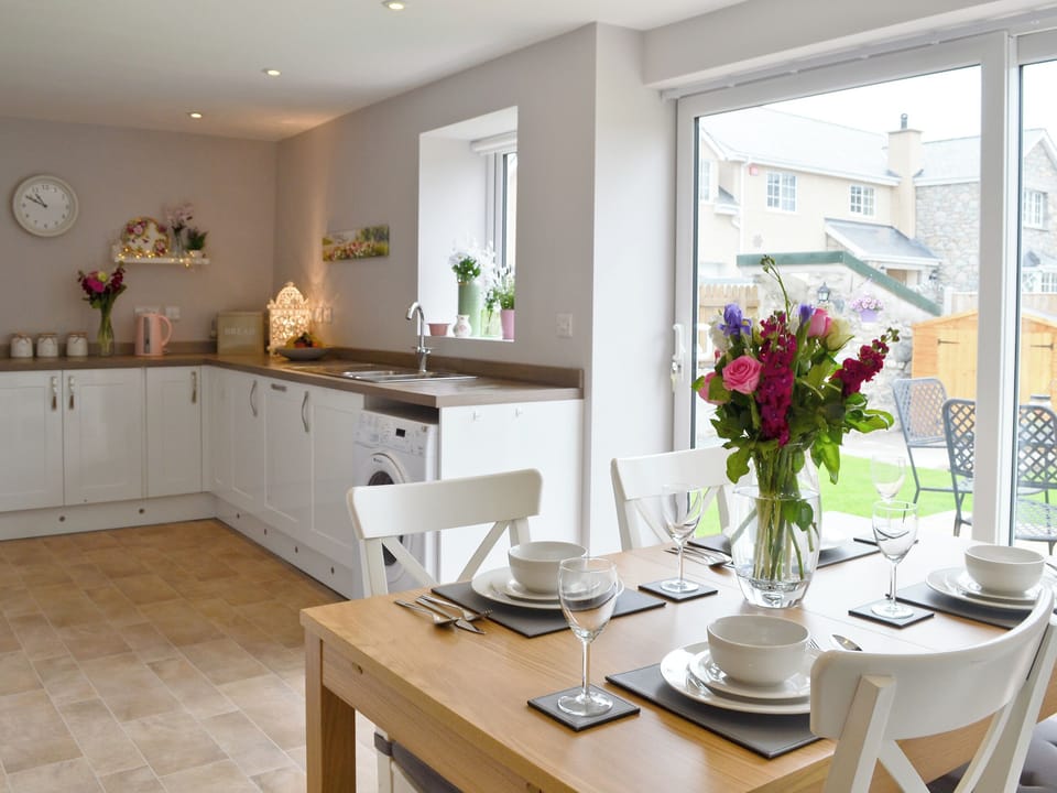 Spacious kitchen/ diner | Llifon, Bethesda Bach, near Caernarfon