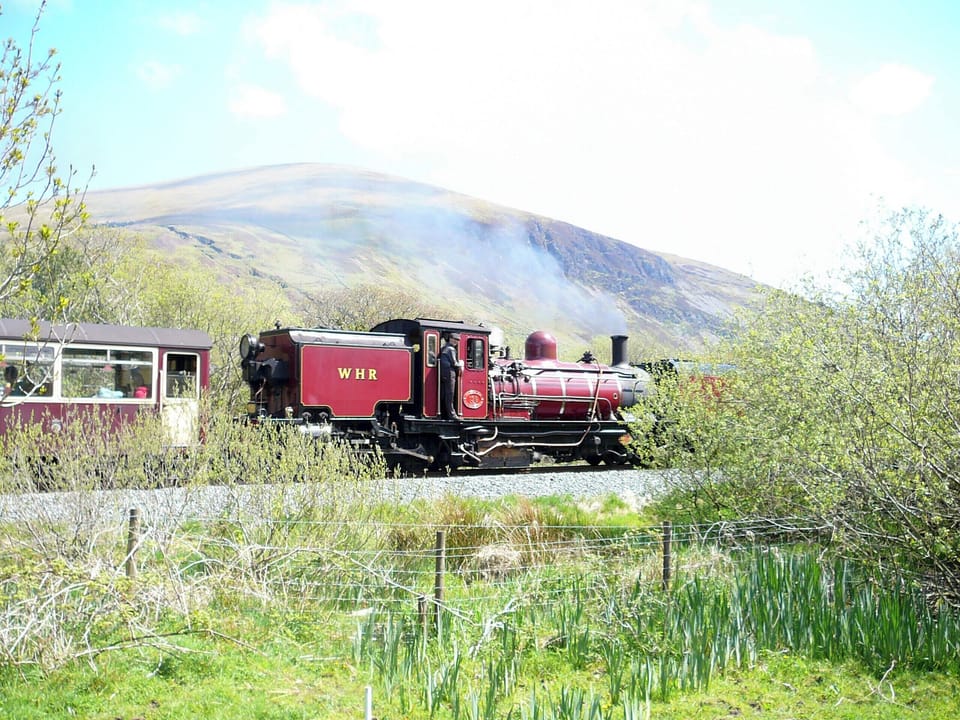 Overlooking the narrow gauge Welsh Highland Steam Railway | Gwyrfai Cottage, Waunfawr, near Caernarfon