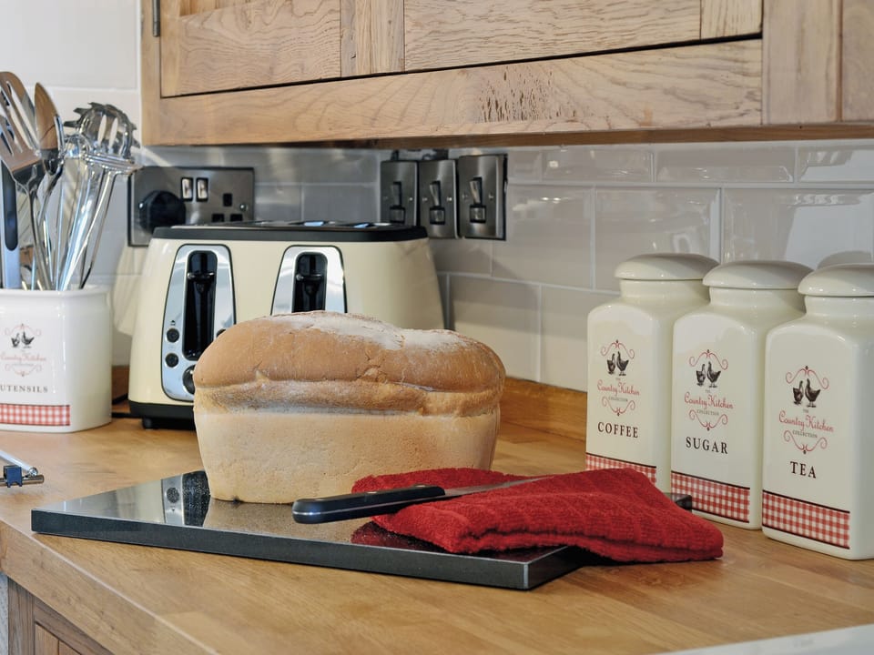 Kitchen/diner | Grofftau Cottages - Golygfa&rsquo;r Mynydd, Pontrhydfendigaid, nr. Tregaron