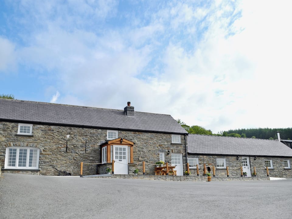 Exterior | Grofftau Cottages - Golygfa&rsquo;r Mynydd, Pontrhydfendigaid, nr. Tregaron