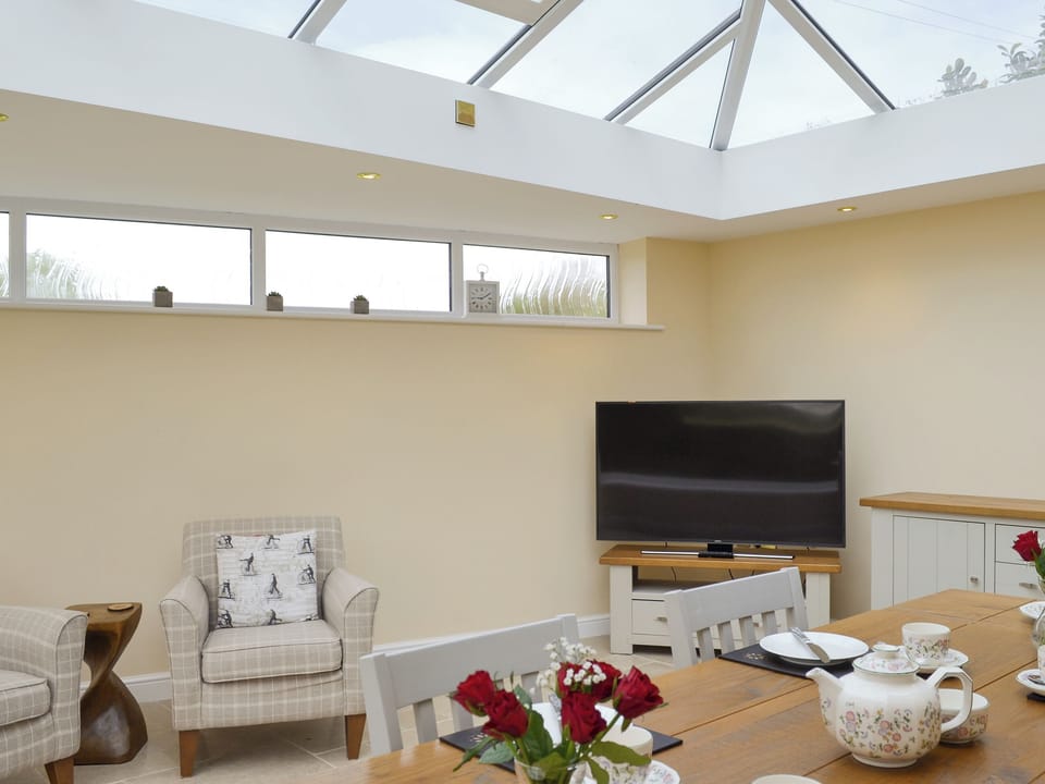 Light and airy &lsquo;orangery&rsquo; dining room | The Gatehouse - Eldin Hall Cottages, Scarborough