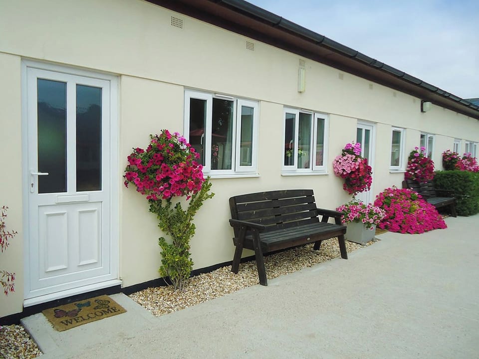 Exterior | Rose Cottage, Primrose Cottage - Westfield Farm Cottages, Winterbourne, Steepleton